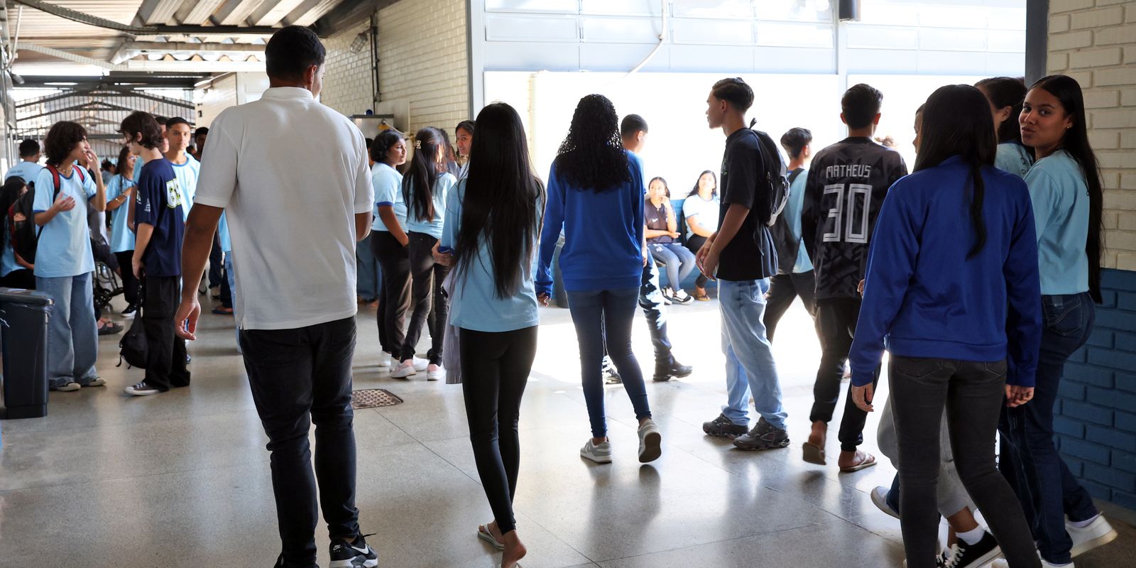 Pé-de-Meia paga incentivos a alunos nascidos em setembro e outubro