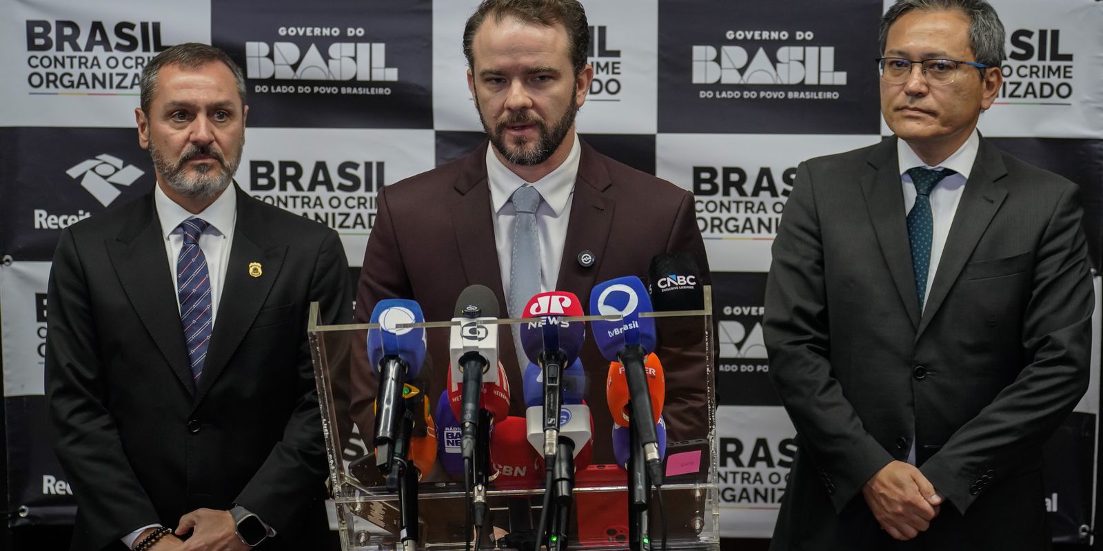 Brasil e EUA anunciam acordo de combate ao tráfico de armas e drogas