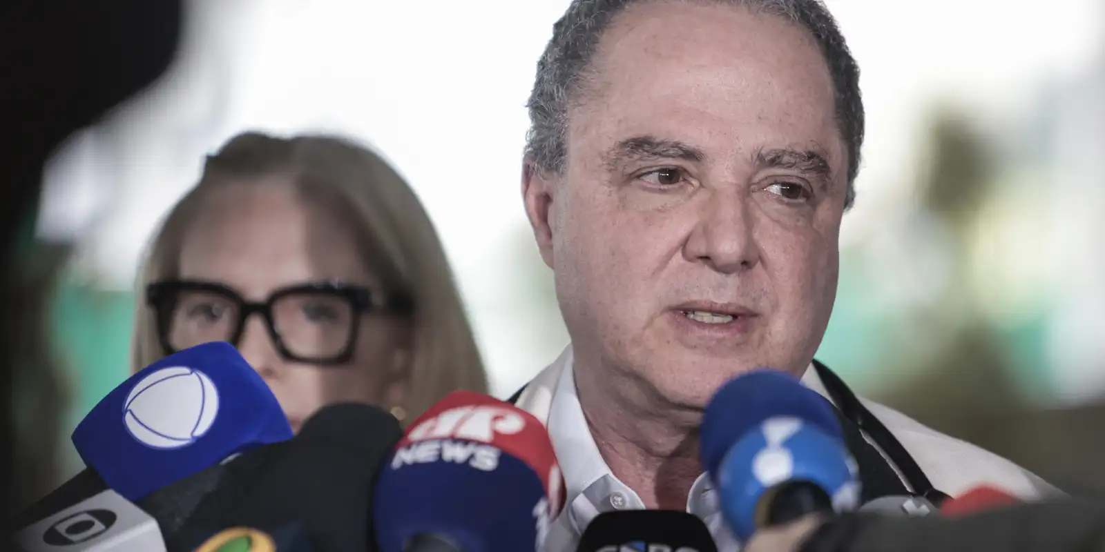 Médico diz que Lula retirou lesão e deve repousar nos próximos dias