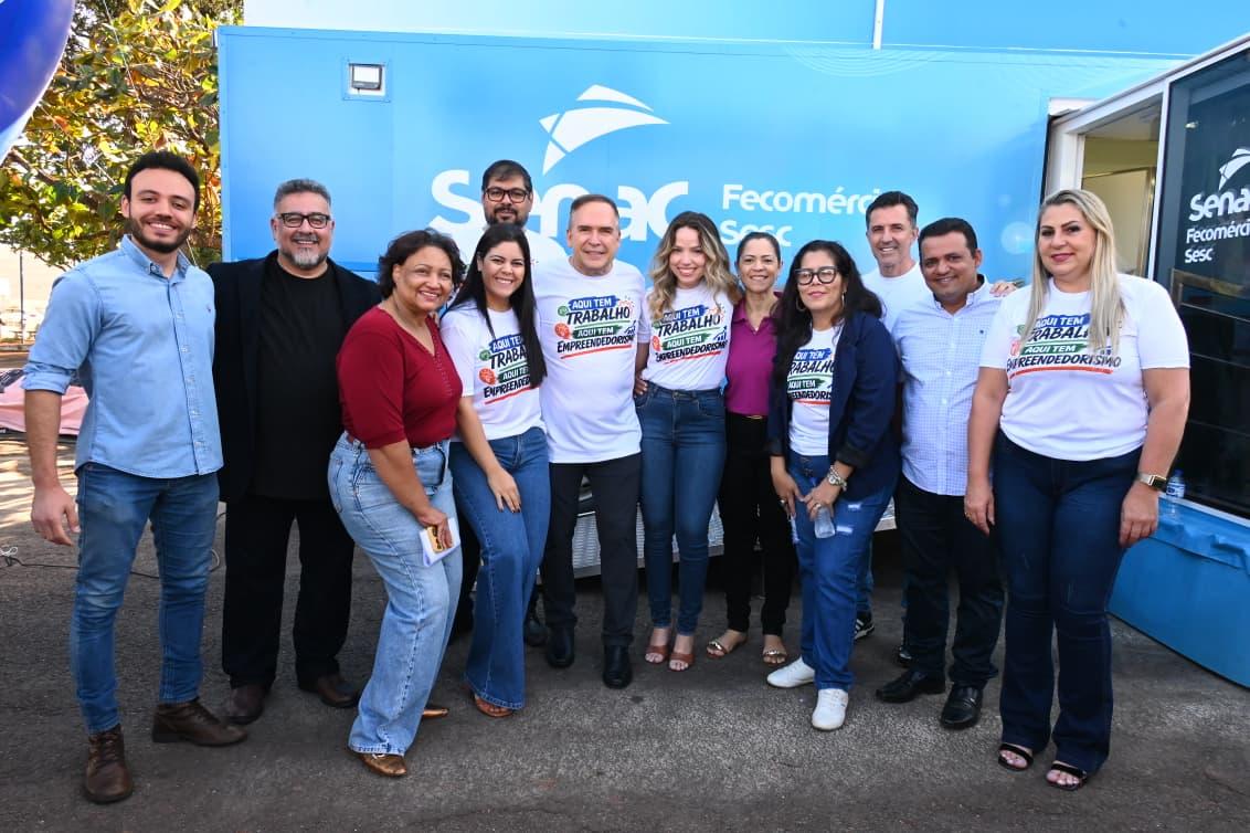 Mabel leva cursos de qualificação profissional a bairros com carretas do Sesc-Senac