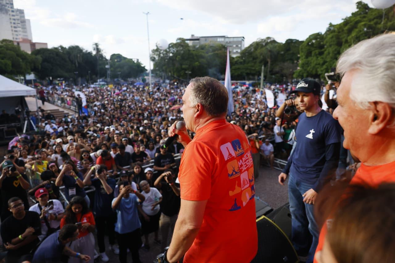 Mabel participa da Marcha para Jesus 2026, um dos maiores eventos cristãos de Goiânia