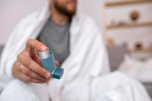 Tratamento para evitar as crises asmáticas é tão importante quanto o controle de sintomas, diz especialista