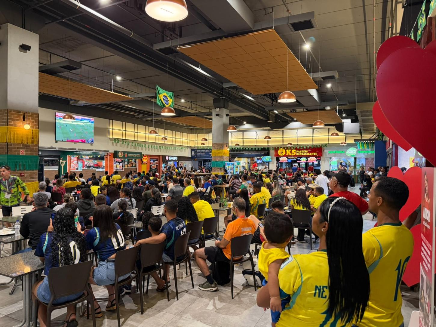 Brasil volta ao campo e Shopping Estação Goiânia prepara programação com música ao vivo e transmissão do jogo