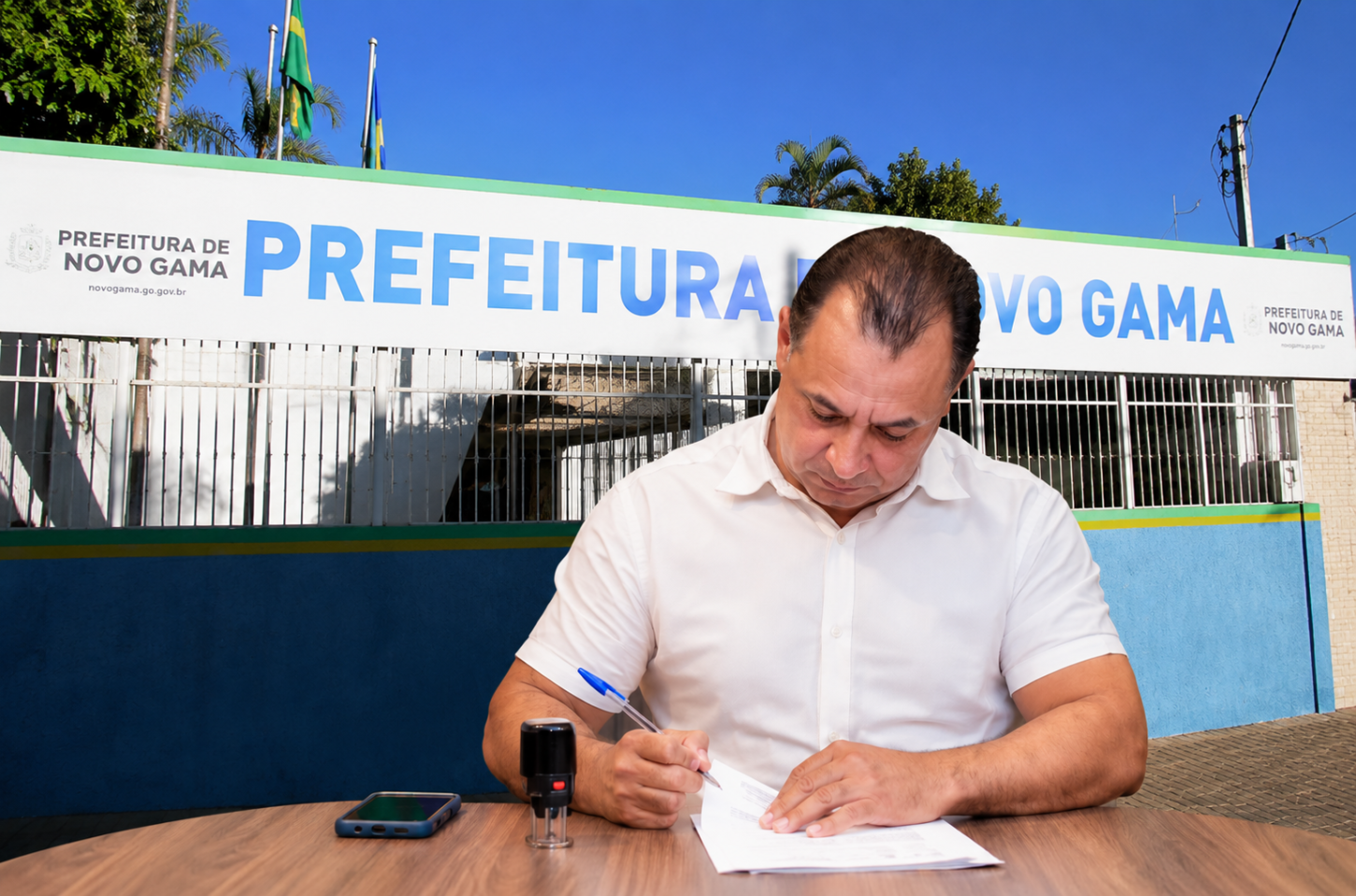 Prefeito Carlinhos do Mangão esclarece que salários dos professores estão em dia em Novo Gama; veja o vídeo do presidente do sindicato confirmando que está tudo certo