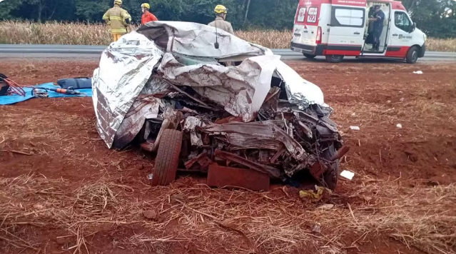 Tragédia na BR-452: acidente entre carro e caminhão deixa três mortos em Rio Verde