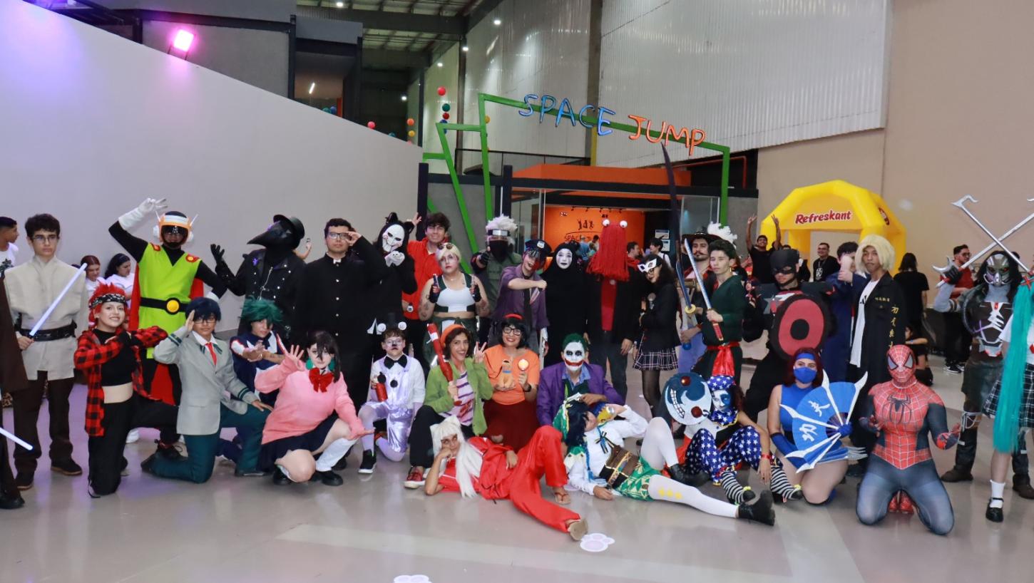 Dubladores de Eddie Murphy e Kakashi, de Naruto, participam de evento geek em shopping de Goiânia, neste domingo