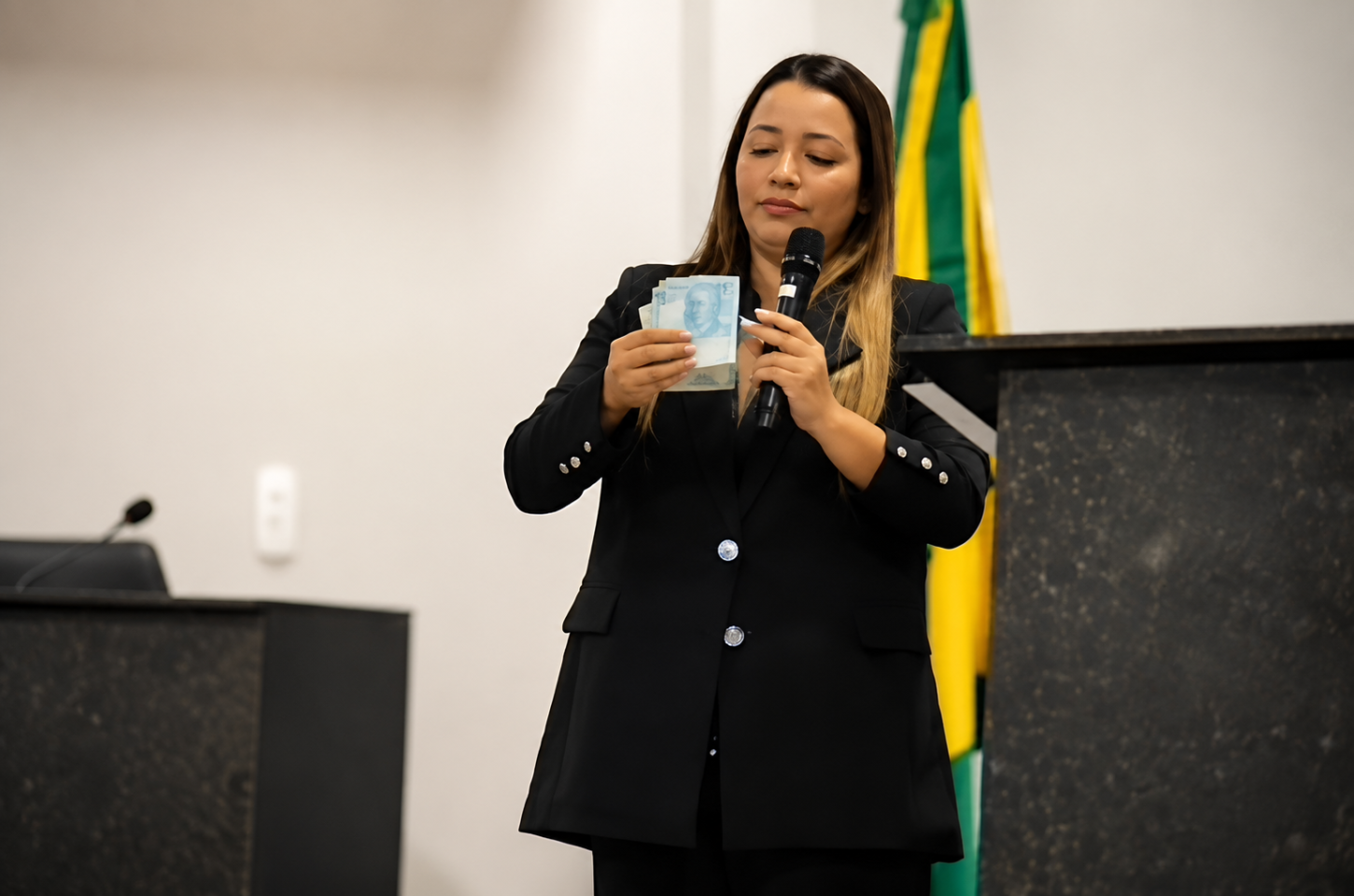 Vereadora Ludyelle Costa devolve quase R$ 3,2 mil em espécie após votar contra auxílio aprovado pela Câmara