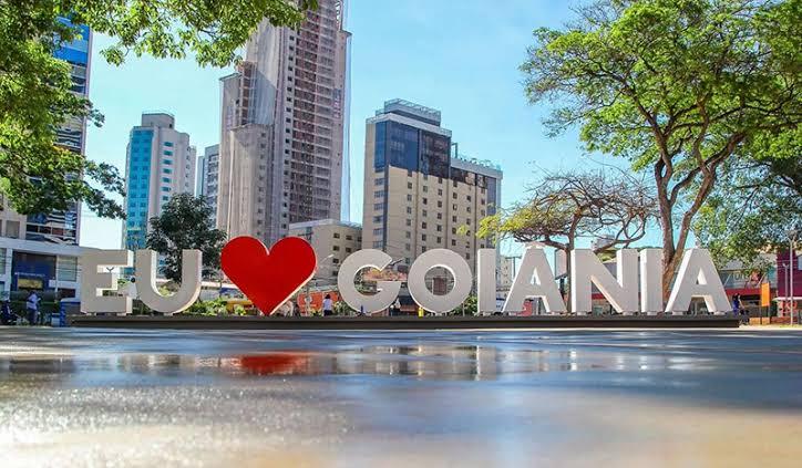 Goiânia tem lei que proíbe adesivos em medidores após corte de energia por inadimplência