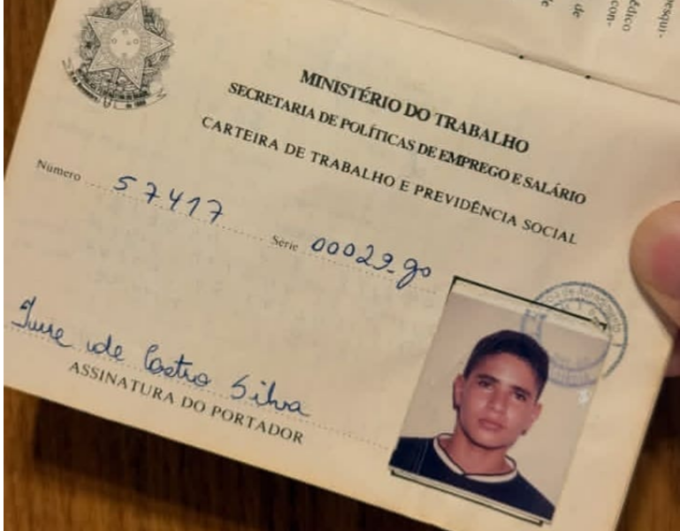 Iure Castro expõe carteira de trabalho e relembra origem humilde antes de disputar o Senado em 2026