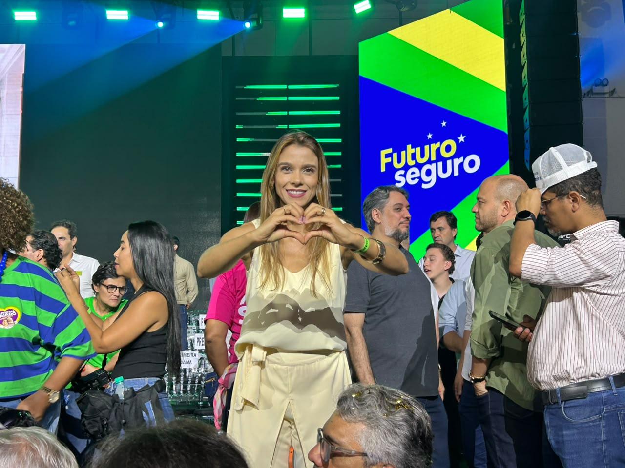 Jornalista Arianne Cândido (UB) tem candidatura a deputada estadual oficializada em convenção do MDB
