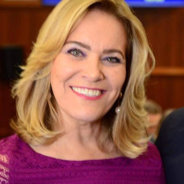 LÊDA BORGES GANHA FORÇA NO ENTORNO E SE DESTACA NA DISPUTA PELA CÂMARA FEDERAL