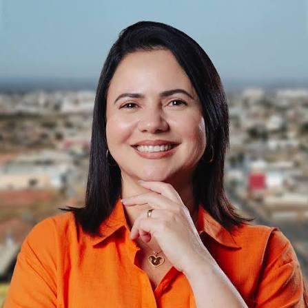 Maria Yvelônia aparece entre os cinco nomes mais citados para deputada federal no Entorno, aponta IGAPE