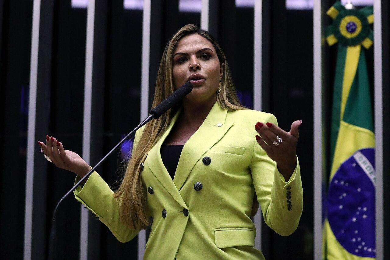 Silvye Alves confirma candidatura à reeleição e reage a fake news