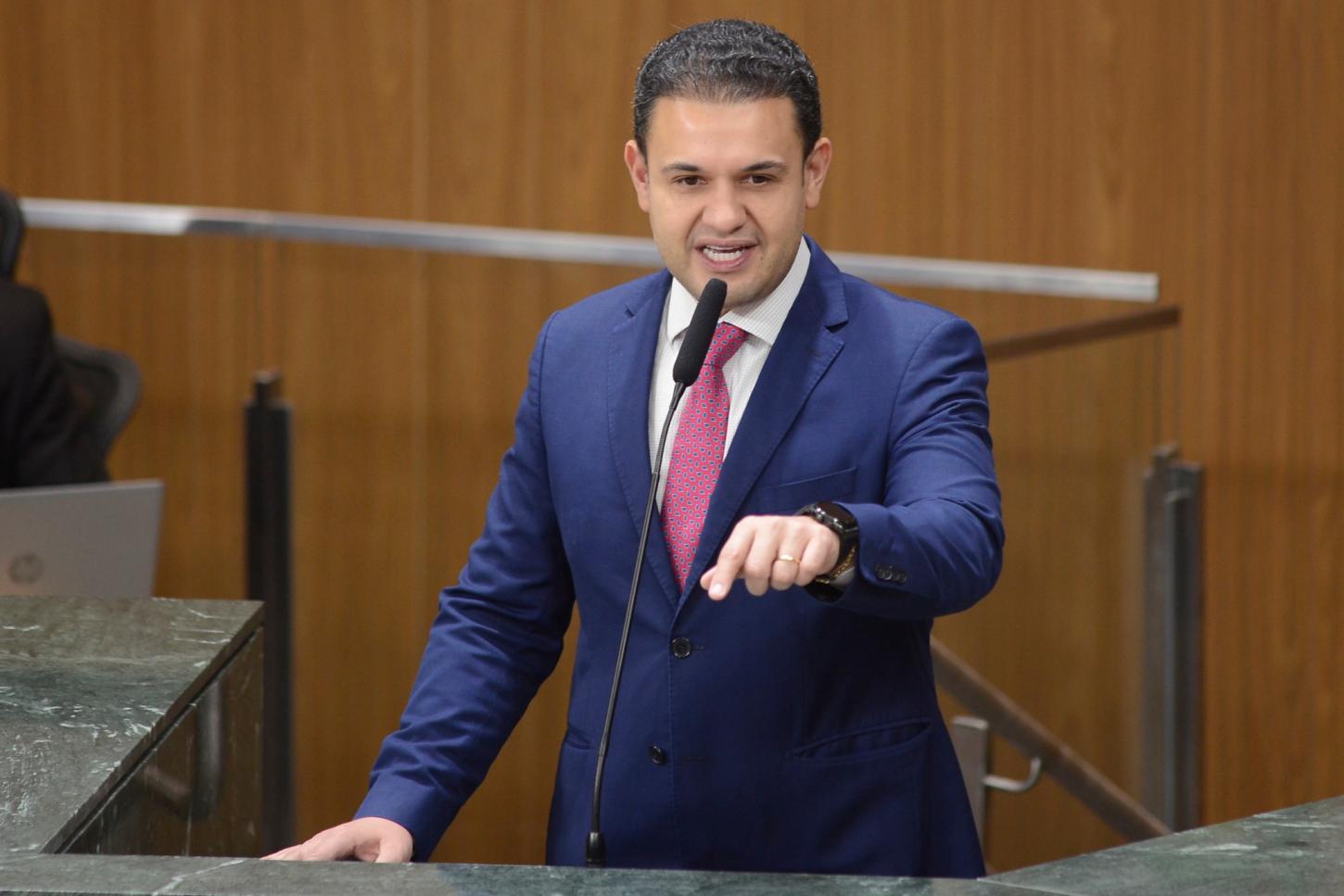 Cairo Salim aparece entre os primeiros nomes e marca 1,9% em pesquisa para deputado estadual em Goiás