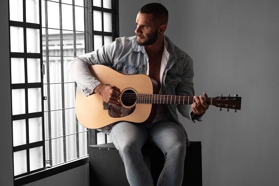 De Alceu Valença a Jorge & Mateus: Thiago Marques embala o sábado no Shopping Estação Goiânia