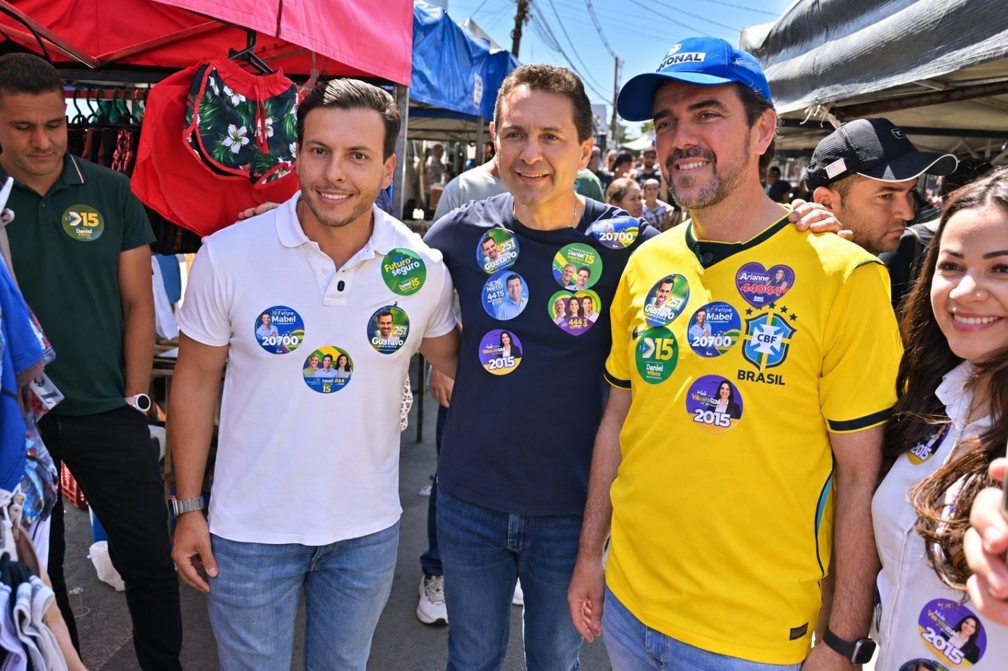 Felipe Mabel participa de caminhada na Feira da Cidade Livre, em Aparecida