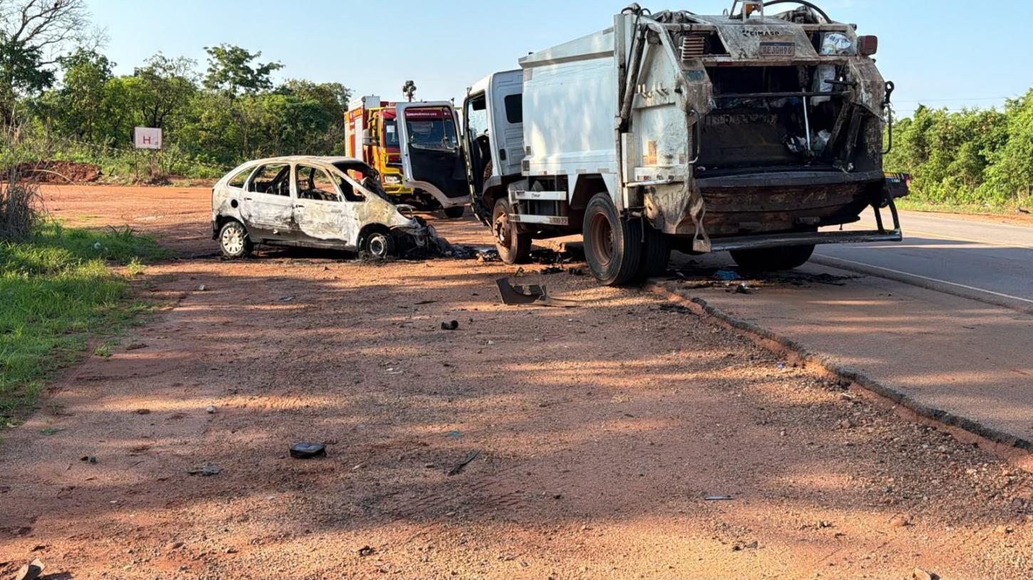 Fatalidade na BR-158 deixa uma pessoa morta após colisão entre caminhão coletor e carro de passeio