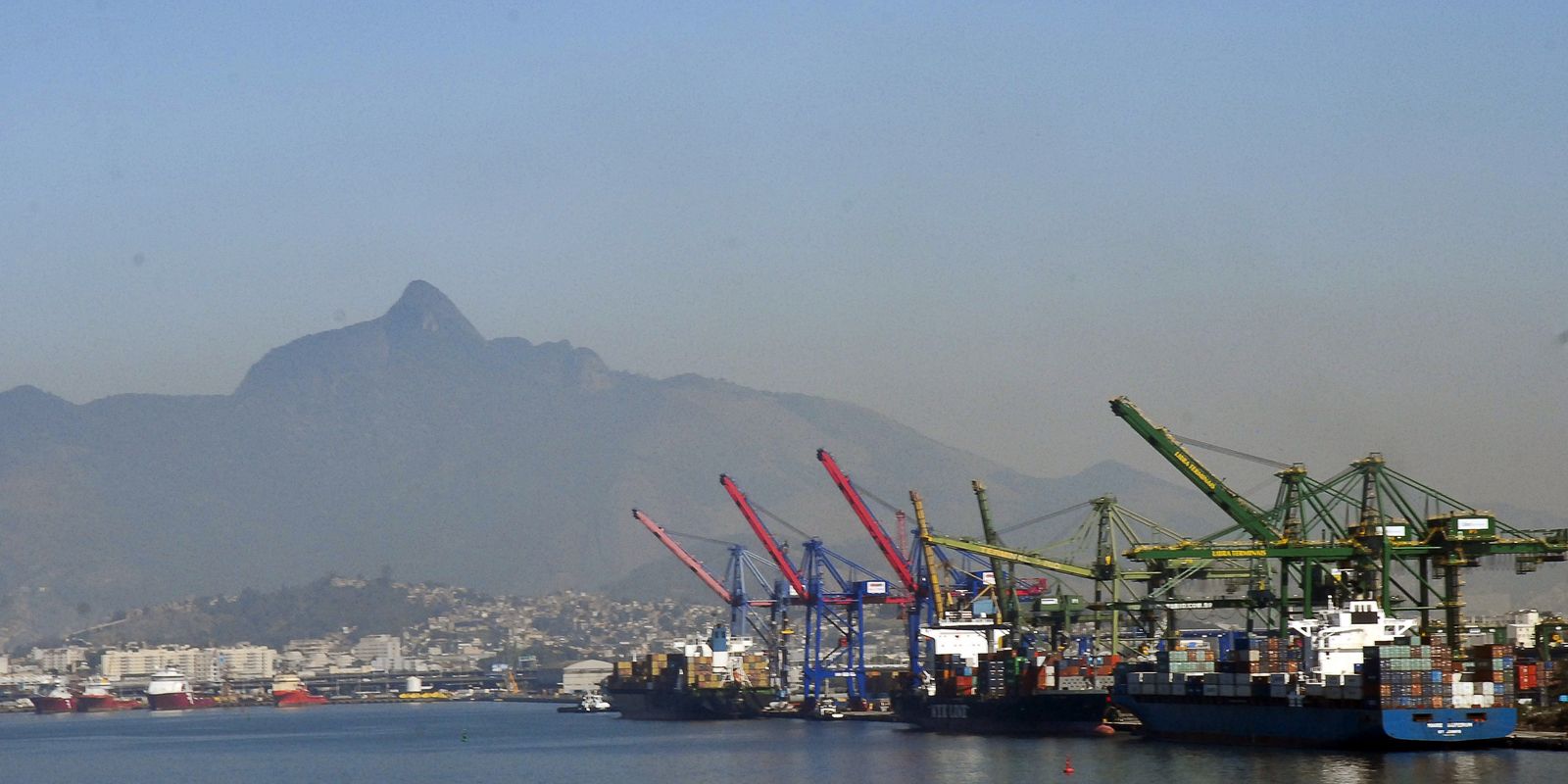 Previsão de superávit comercial de 2026 cai para US$ 84,4 bilhões