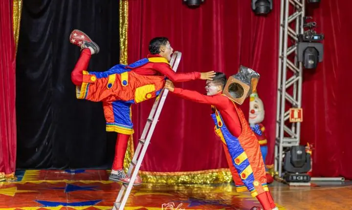 Circo Chocolate e Pimentinha reúne famílias e proporciona noite especial de cultura e alegria em Aragarças