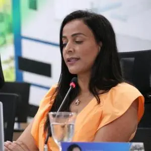 Claudia Aguiar