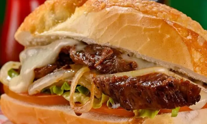Com 40 anos de história, sanduicheria  Vila Buldogs abre sua terceira unidade no Jardim Goiás Mall