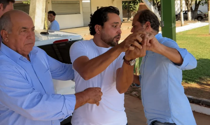 Confusão em Nova Glória: vereador denuncia agressão durante visita de Marconi Perillo à Câmara