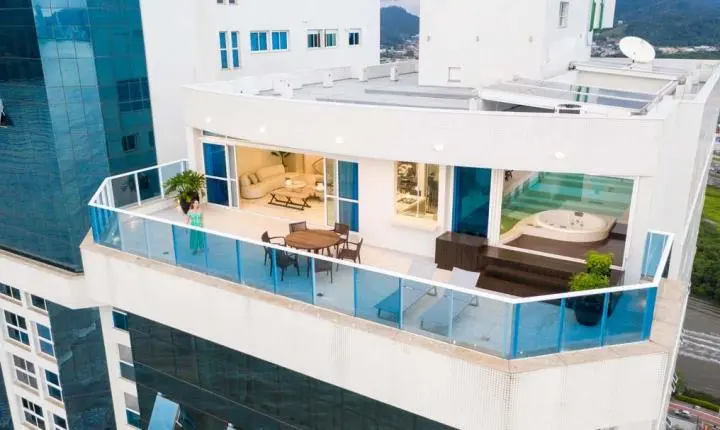 Conheça a maior cobertura frente-mar à venda em Balneário Camboriú com 740 m² e preço de R$ 42 milhões