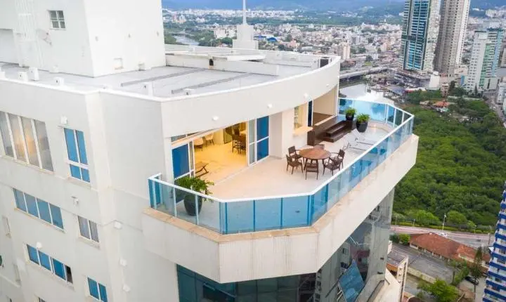 Conheça a maior cobertura frente-mar à venda em Balneário Camboriú com 740 m² e preço de R$ 42 milhões