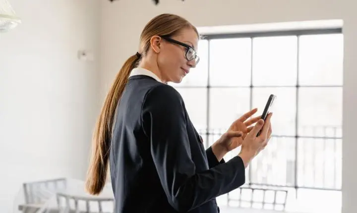 Do anúncio no jornal à venda na internet: tecnologia transforma o trabalho dos corretores de imóveis