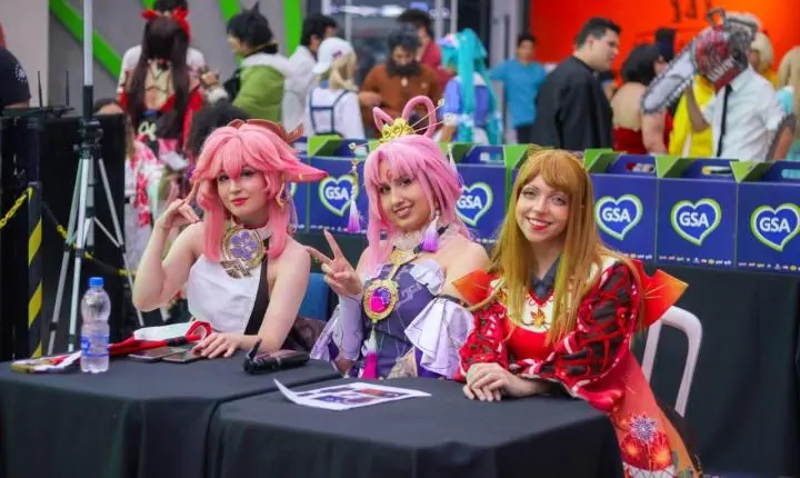 Dubladores de Eddie Murphy e Kakashi, de Naruto, participam de evento geek em shopping de Goiânia, neste domingo