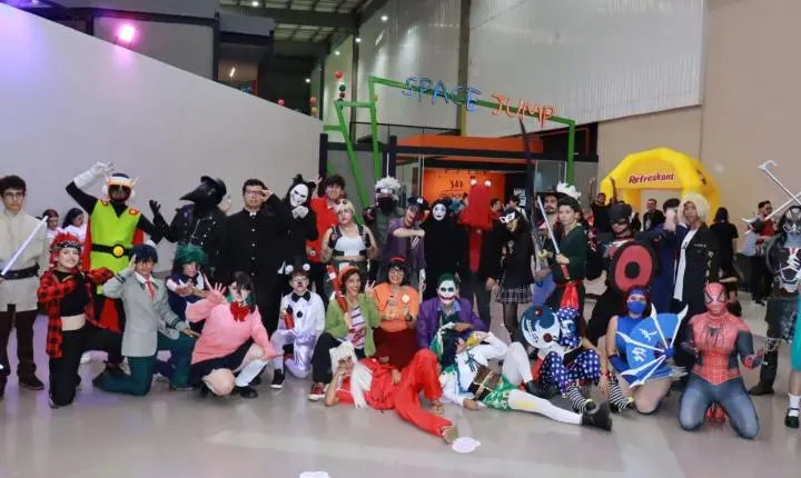 Dubladores de Eddie Murphy e Kakashi, de Naruto, participam de evento geek em shopping de Goiânia, neste domingo