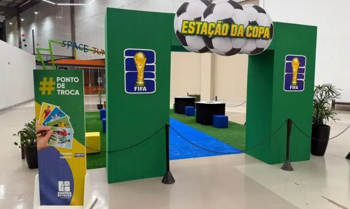 Em clima de Copa, shopping em Goiânia vira ponto de troca de figurinhas para torcedores e colecionadores