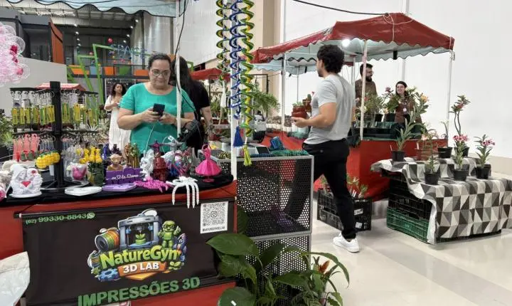 Entre bandeirinhas e flores, feira transforma plantas em protagonistas do Dia dos Namorados