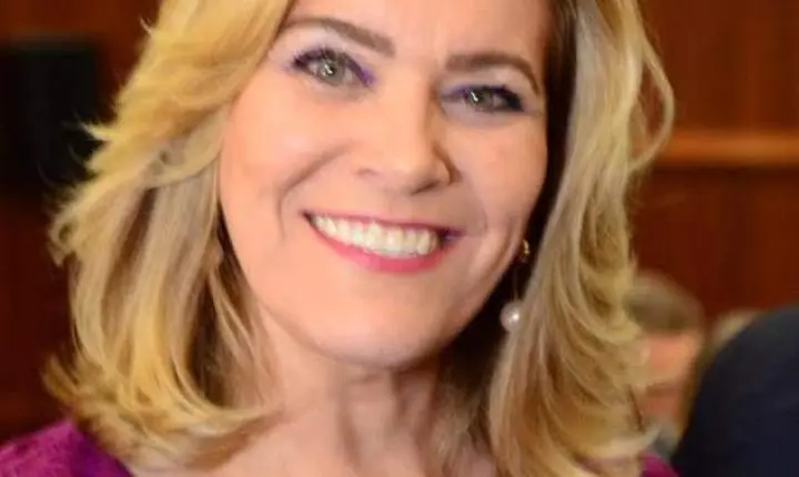 LÊDA BORGES GANHA FORÇA NO ENTORNO E SE DESTACA NA DISPUTA PELA CÂMARA FEDERAL