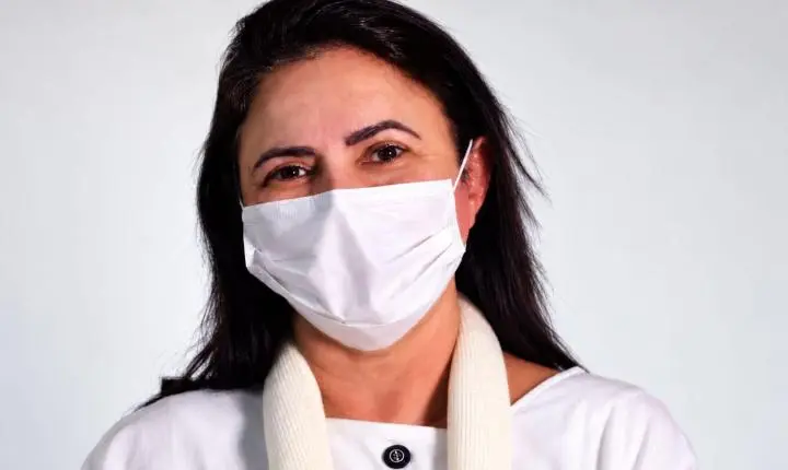 Maria Yvelônia revela dificuldades pessoais durante a campanha e diz que segue firme após acidente em Valparaíso