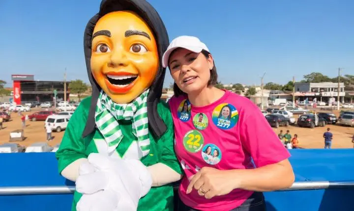 Michelle Bolsonaro participa de carreata em apoio a Maria Yvelônia em Valparaíso