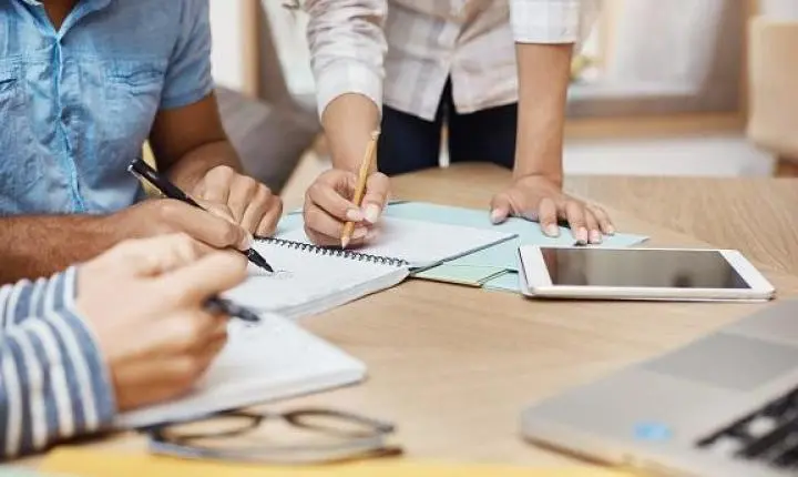 Necessidade de profissionais qualificados é maior desafio das empresas em Goiás, aponta estudo