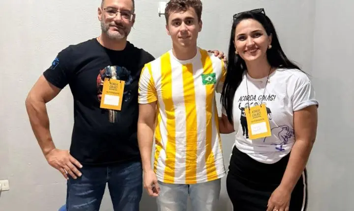 Nikolas Ferreira se emociona ao reencontrar bebê de Cristalina no Acorda Goiás após conhecer caso durante caminhada