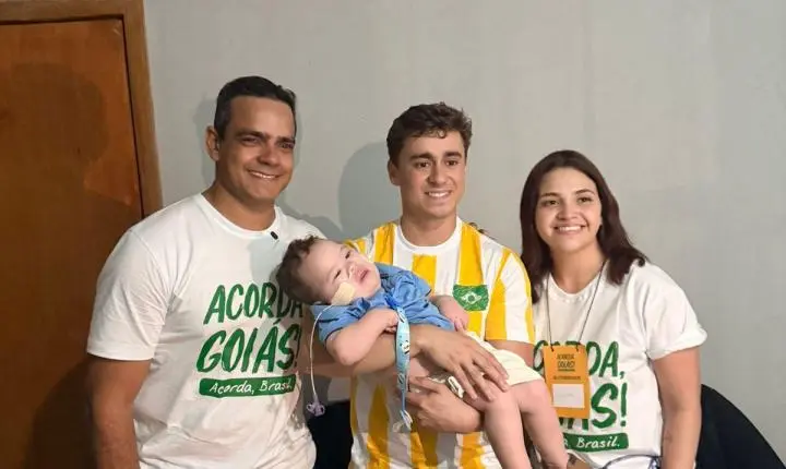 Nikolas Ferreira se emociona ao reencontrar bebê de Cristalina no Acorda Goiás após conhecer caso durante caminhada