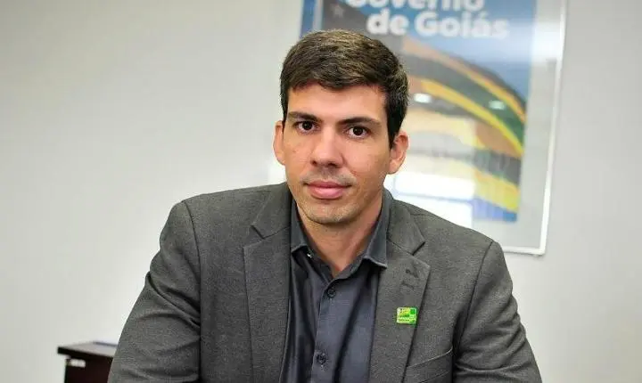 Pedro Sales desiste de candidatura a deputado federal e anuncia retorno a Brasília