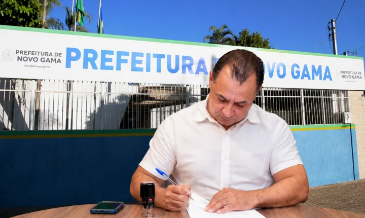 Prefeito Carlinhos do Mangão esclarece que salários dos professores estão em dia em Novo Gama; veja o vídeo do presidente do sindicato confirmando que está tudo certo