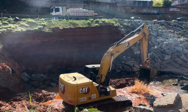 Prefeitura de Goiânia realiza obra para contenção de erosão na Marginal Botafogo