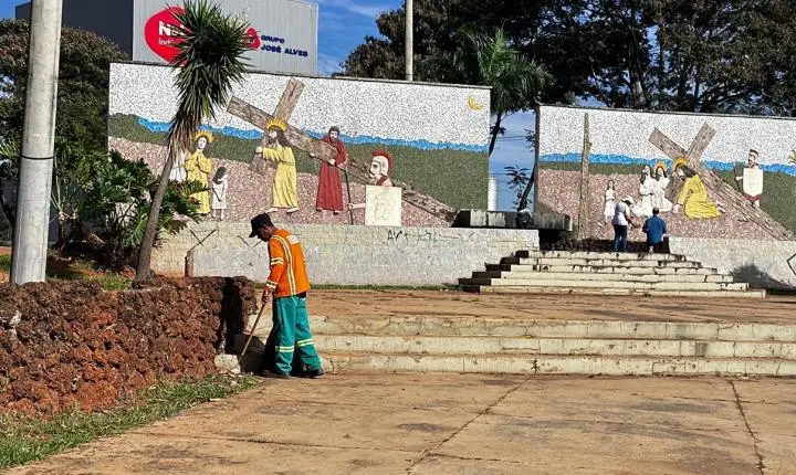 Prefeitura intensifica limpeza e manutenção na Rodovia dos Romeiros durante a Romaria do Divino Pai Eterno