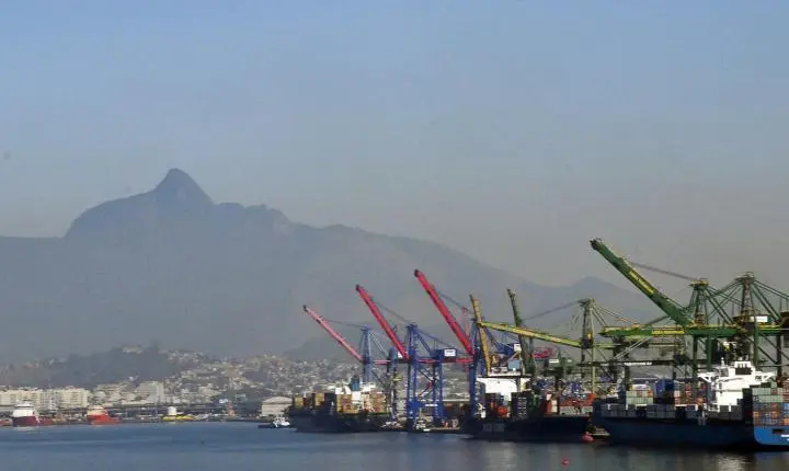 Previsão de superávit comercial de 2026 cai para US$ 84,4 bilhões