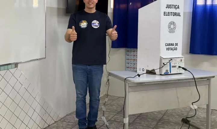 Samuel Carvalho vota em Senador Canedo