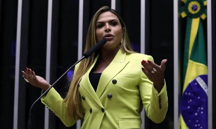 Silvye Alves confirma candidatura à reeleição e reage a fake news