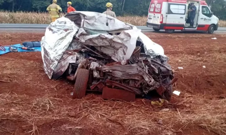 Tragédia na BR-452: acidente entre carro e caminhão deixa três mortos em Rio Verde